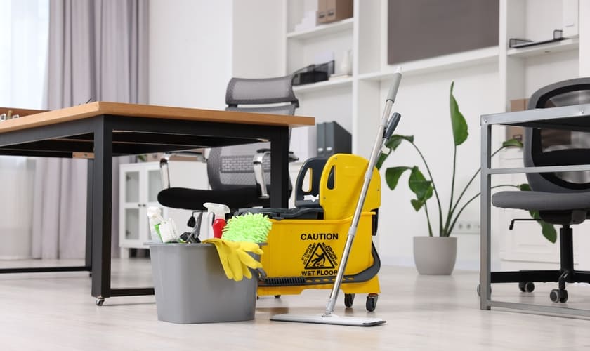 cleaning service 840